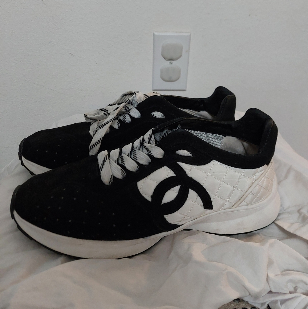 Black and White Gym Shoes size 39 - Picture 4 of 8